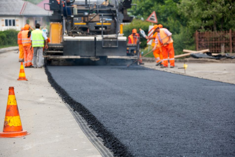 4 Ways in Which New Asphalt Paving Adds Value to Your Property