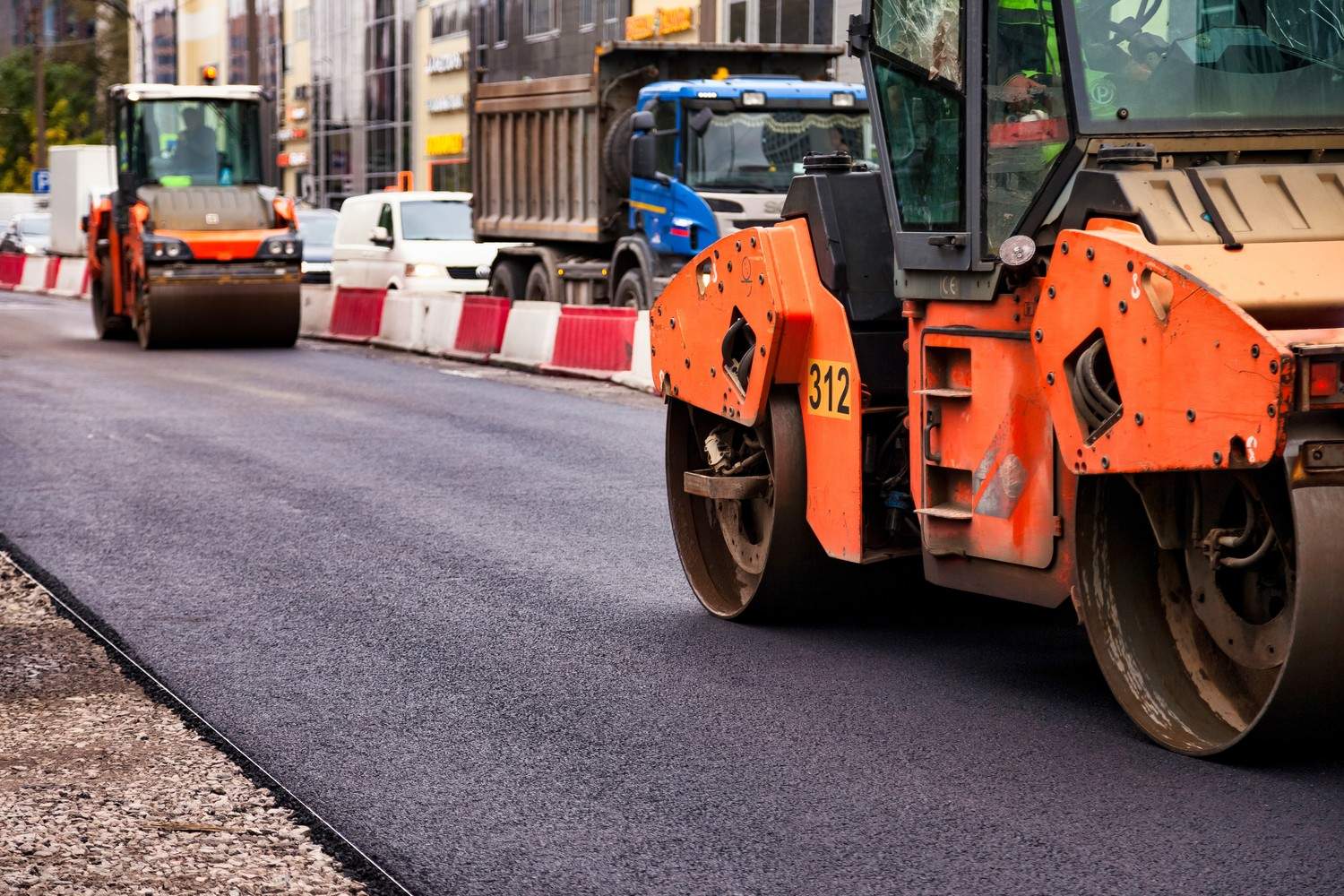 Designing Commercial Asphalt Surfaces for Long-Term Use- Traffic, Loads and Layout Overhead view of a commercial parking lot layout, clearly separating passenger vehicle zones from heavy-duty delivery truck access routes